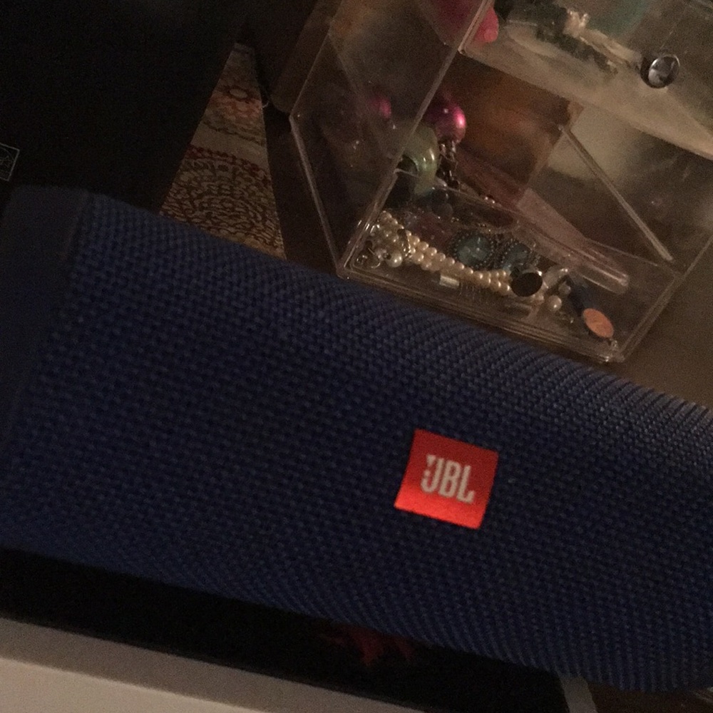 Blue JBL FLIP 4 Bluetooth Speaker 🔊🎼🔥🙉